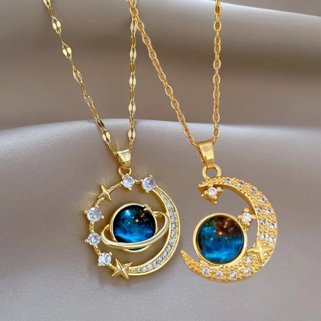 Fashionable Pendant Necklaces