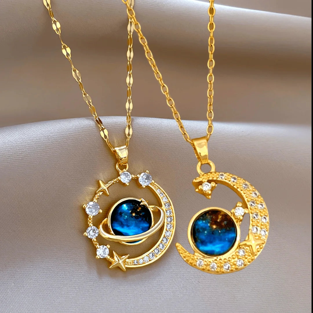 Fashionable Pendant Necklaces
